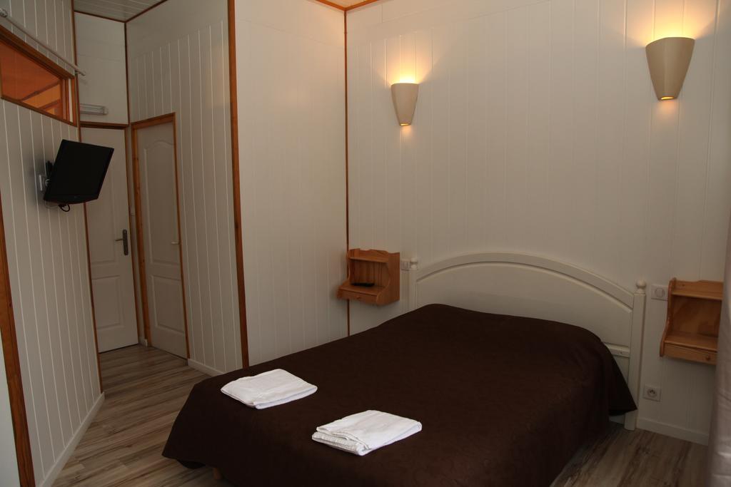 Café de France Bed and Breakfast Eauze Habitación foto