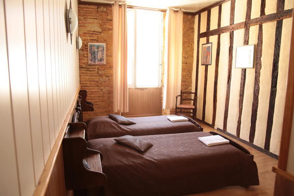 Café de France Bed and Breakfast Eauze Habitación foto