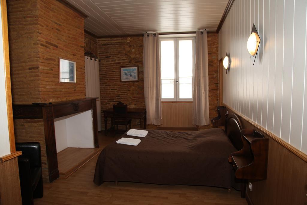 Café de France Bed and Breakfast Eauze Habitación foto